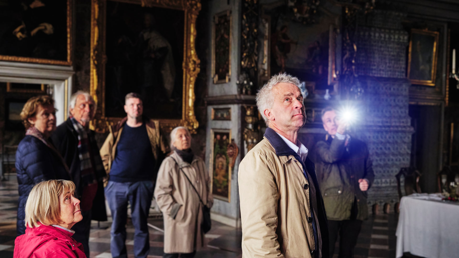 A guide showing visitors around in the castle.