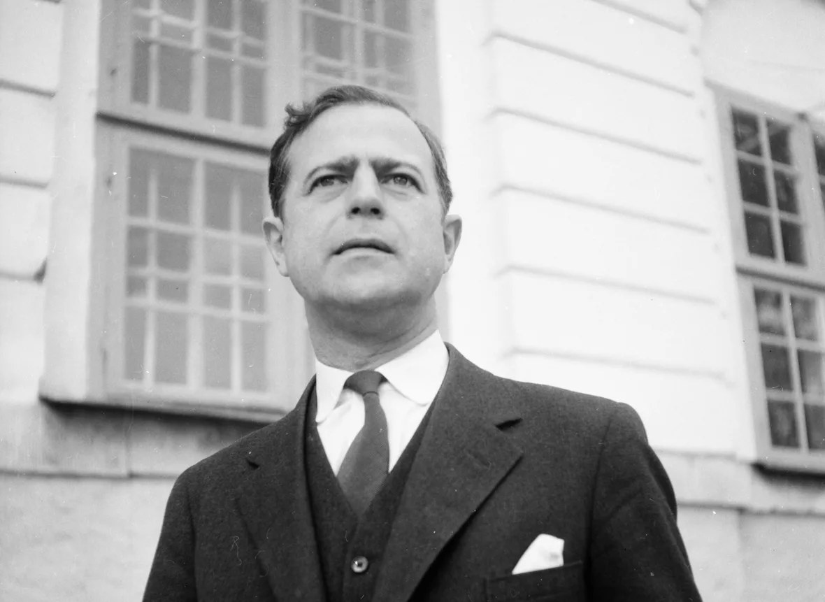 Svartvitt porträtt av Rutger von Essen.