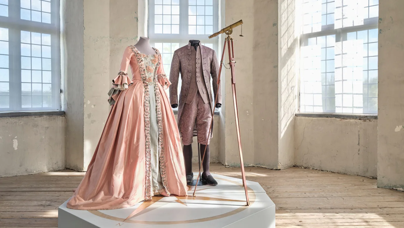 Klänning och kostym från Netflixserien Queen Charlotte